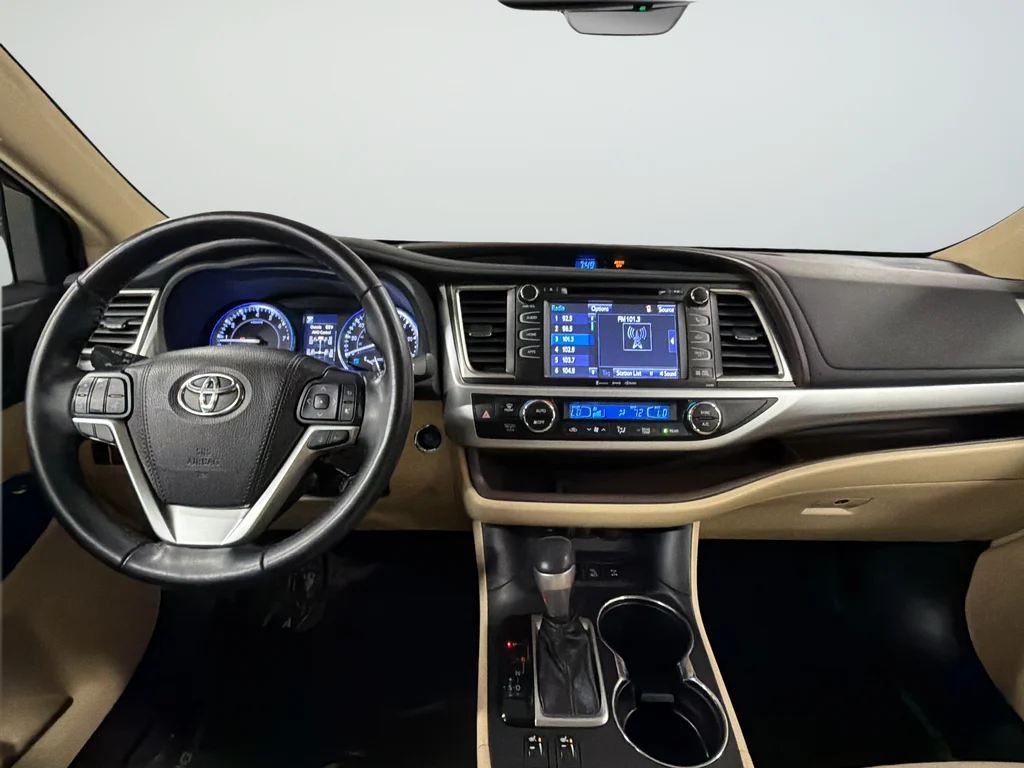 Used 2019 Red Toyota XLE image 32