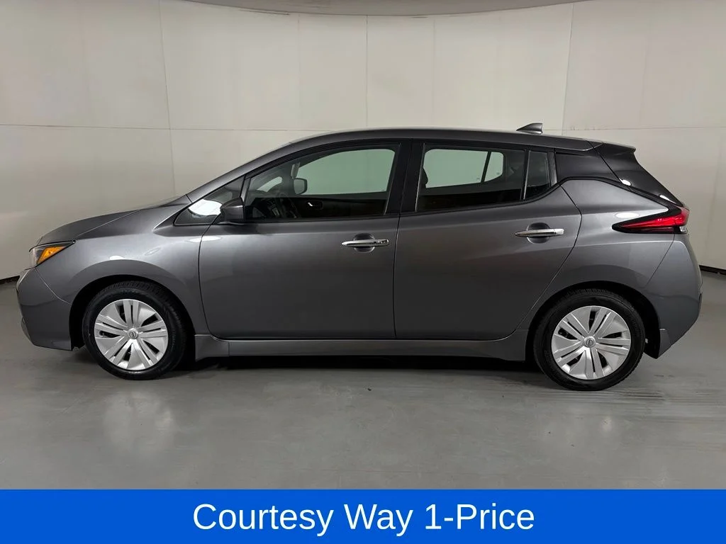 Used 2025 Gray Nissan S image 6
