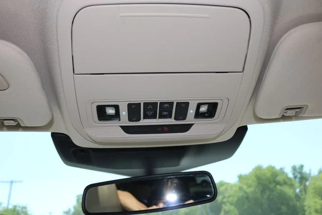 Used 2020 White Metallic Ford Platinum image 19