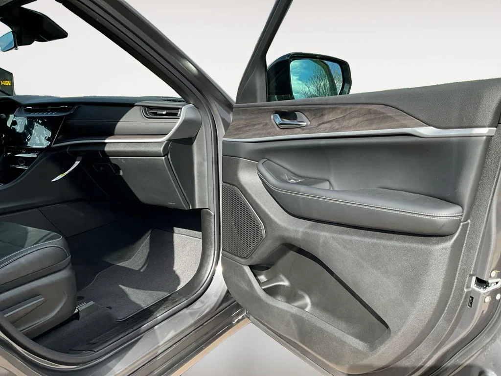 New 2026 Baltic Gray Metallic Clearcoat Jeep Laredo Altitude image 9