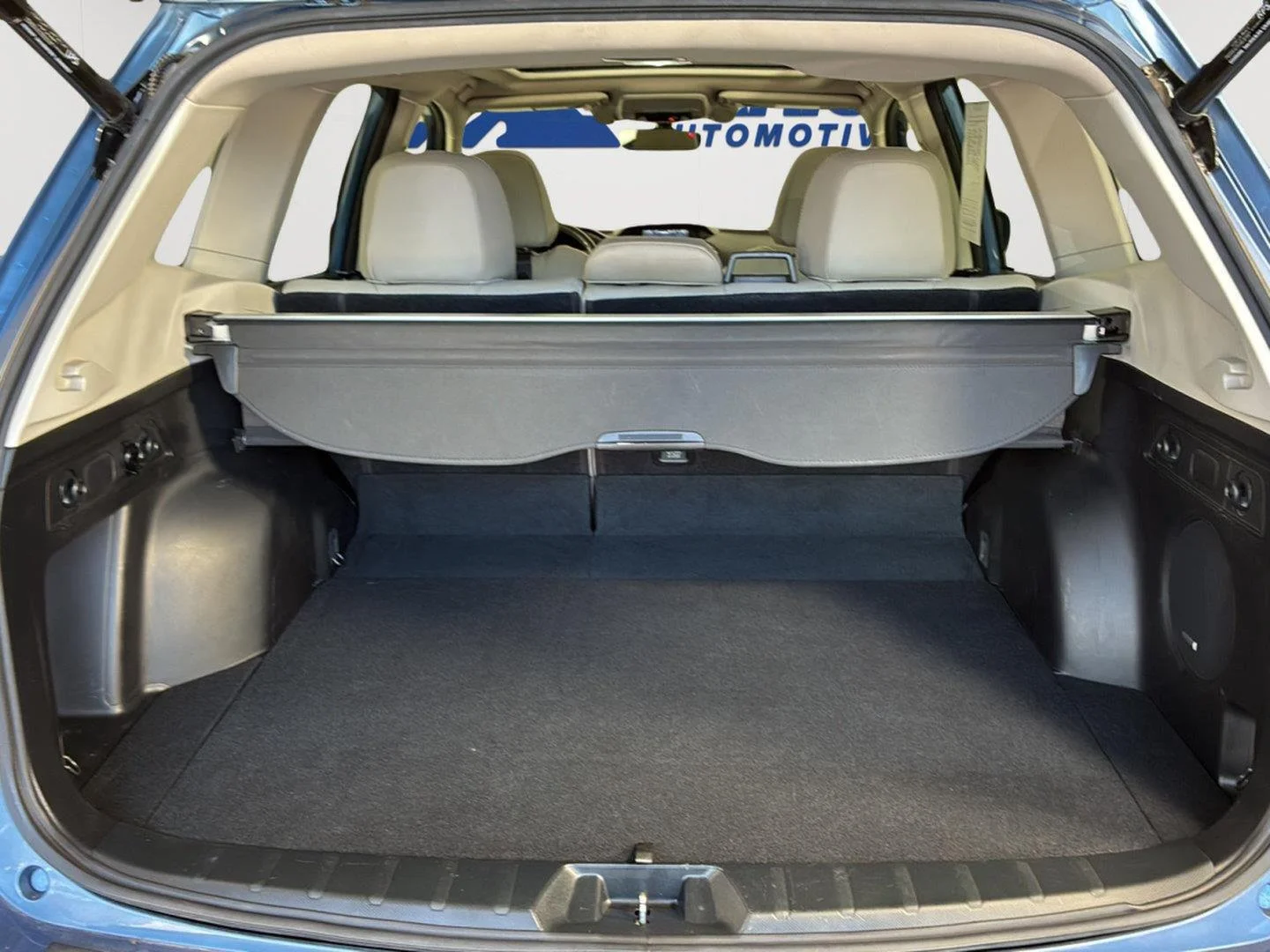 Used 2019 Horizon Blue Pearl Subaru Limited image 9