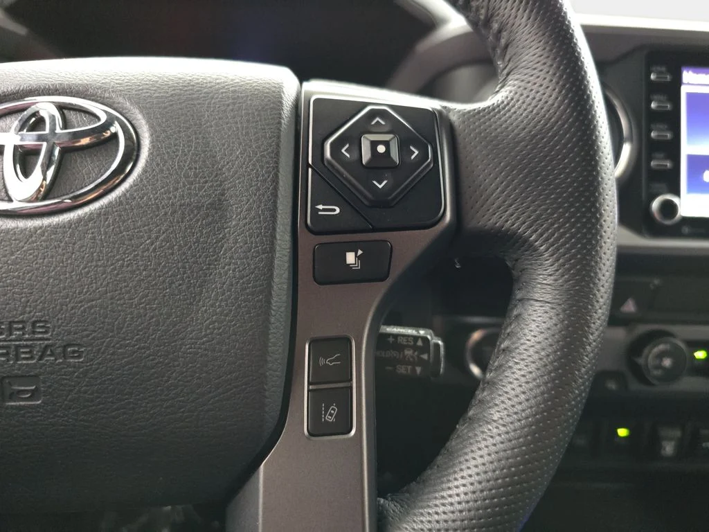 Used 2020 Silver Toyota SR5 image 21