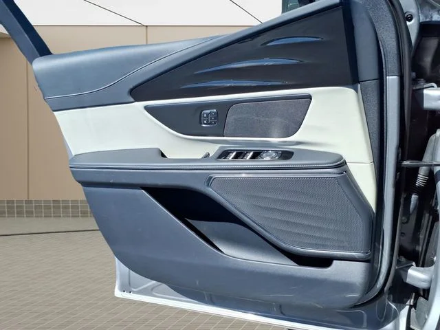 Used 2025 Gray Lincoln Premiere image 28