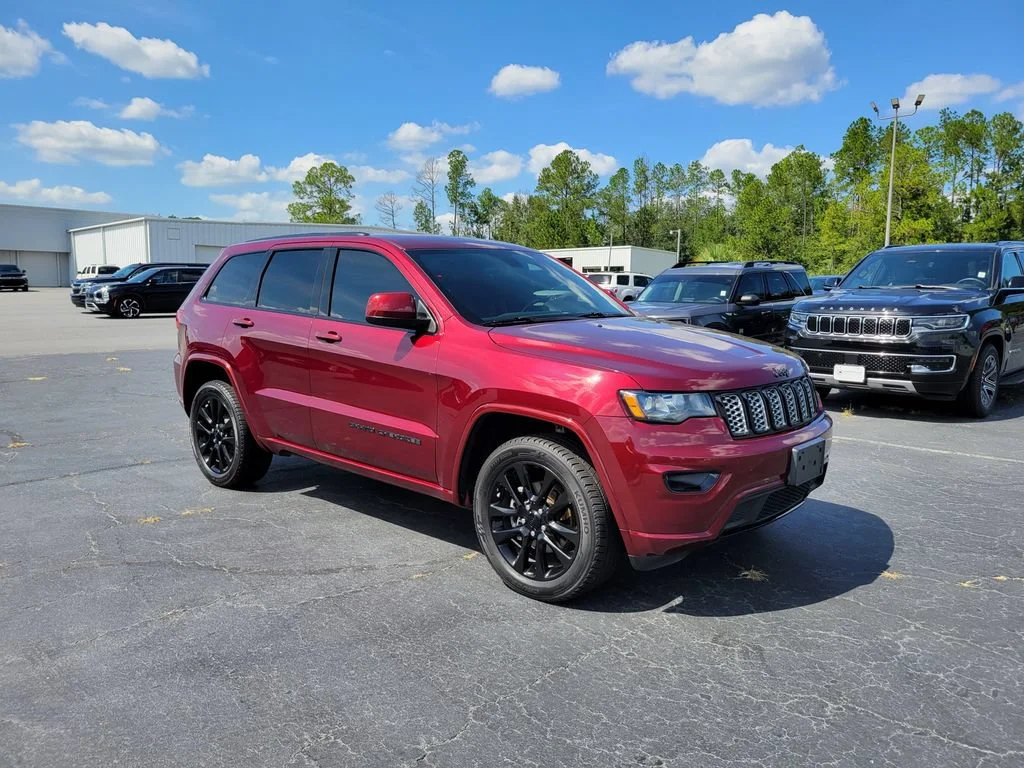 Used 2018 Red Jeep Altitude 4x4 image 8