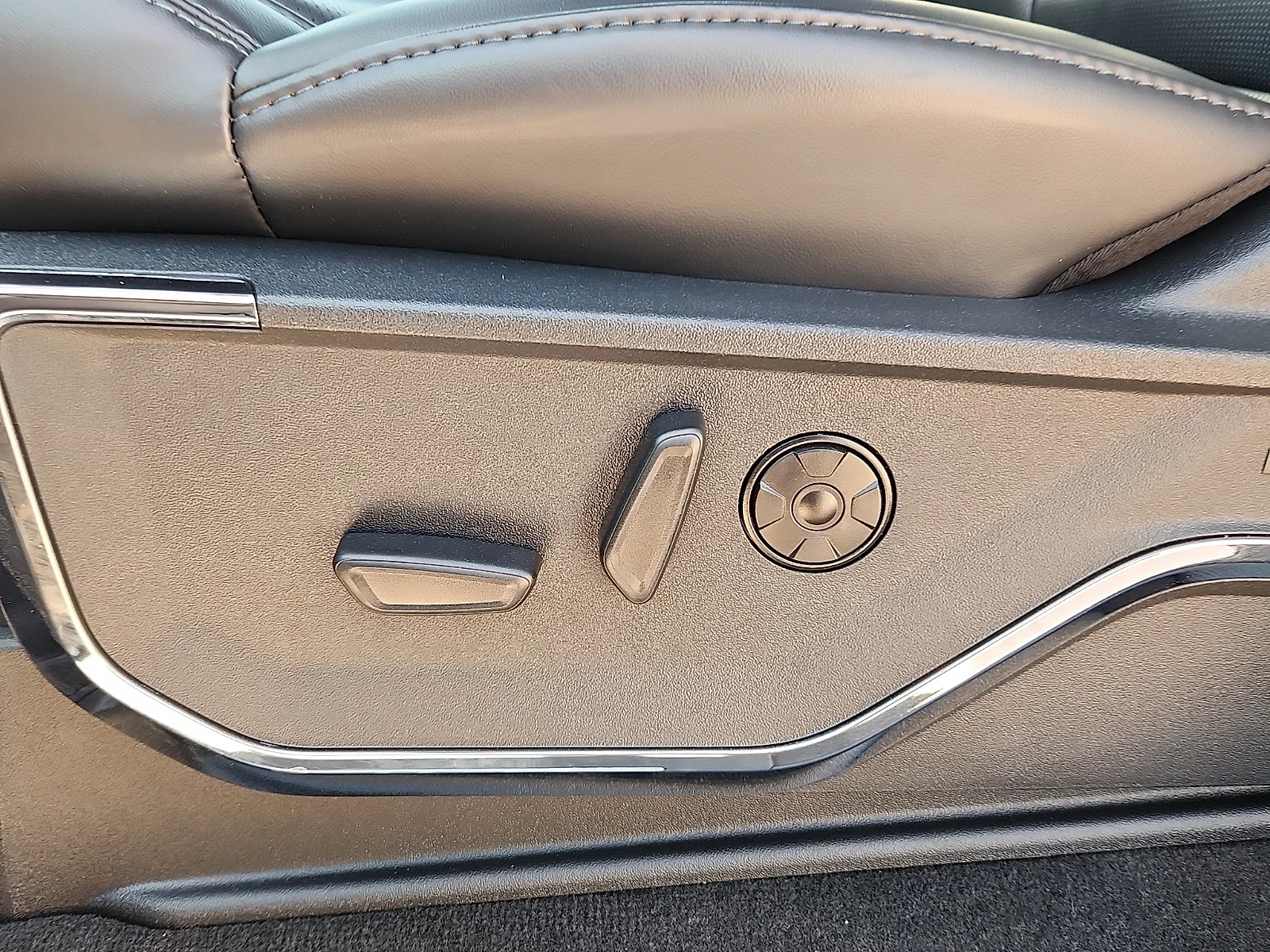 New 2027 Carbonized Gray Metallic Ford Platinum image 15