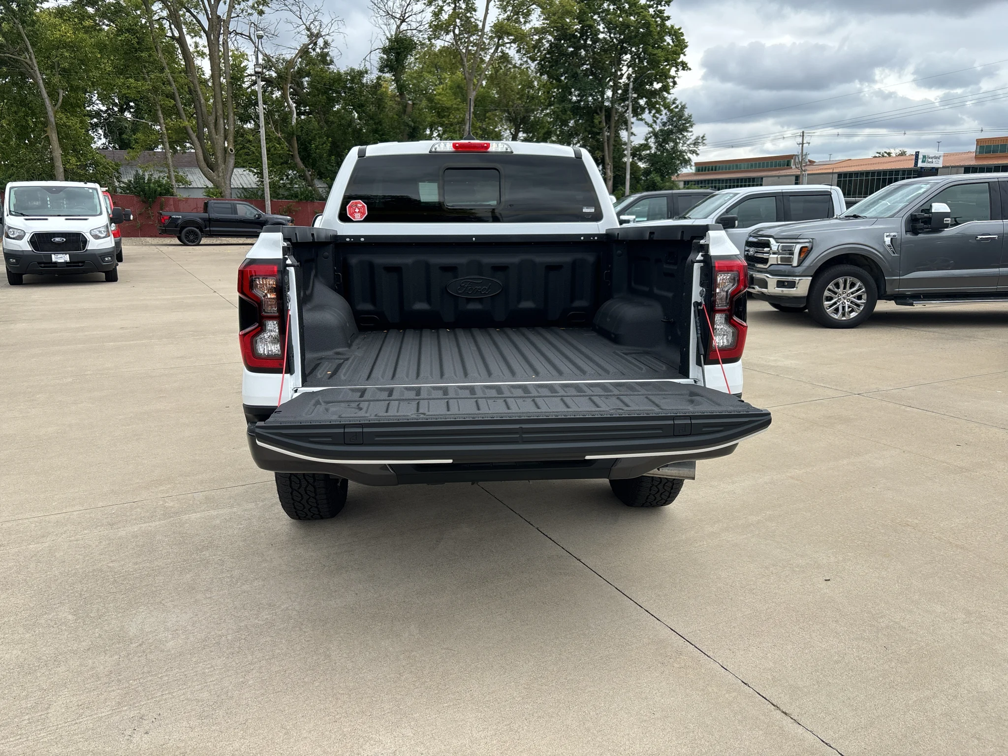 Used 2025 Oxford White Ford LARIAT image 8