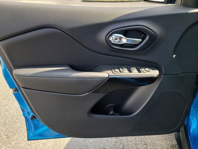 Used 2023 Blue Jeep Altitude image 15