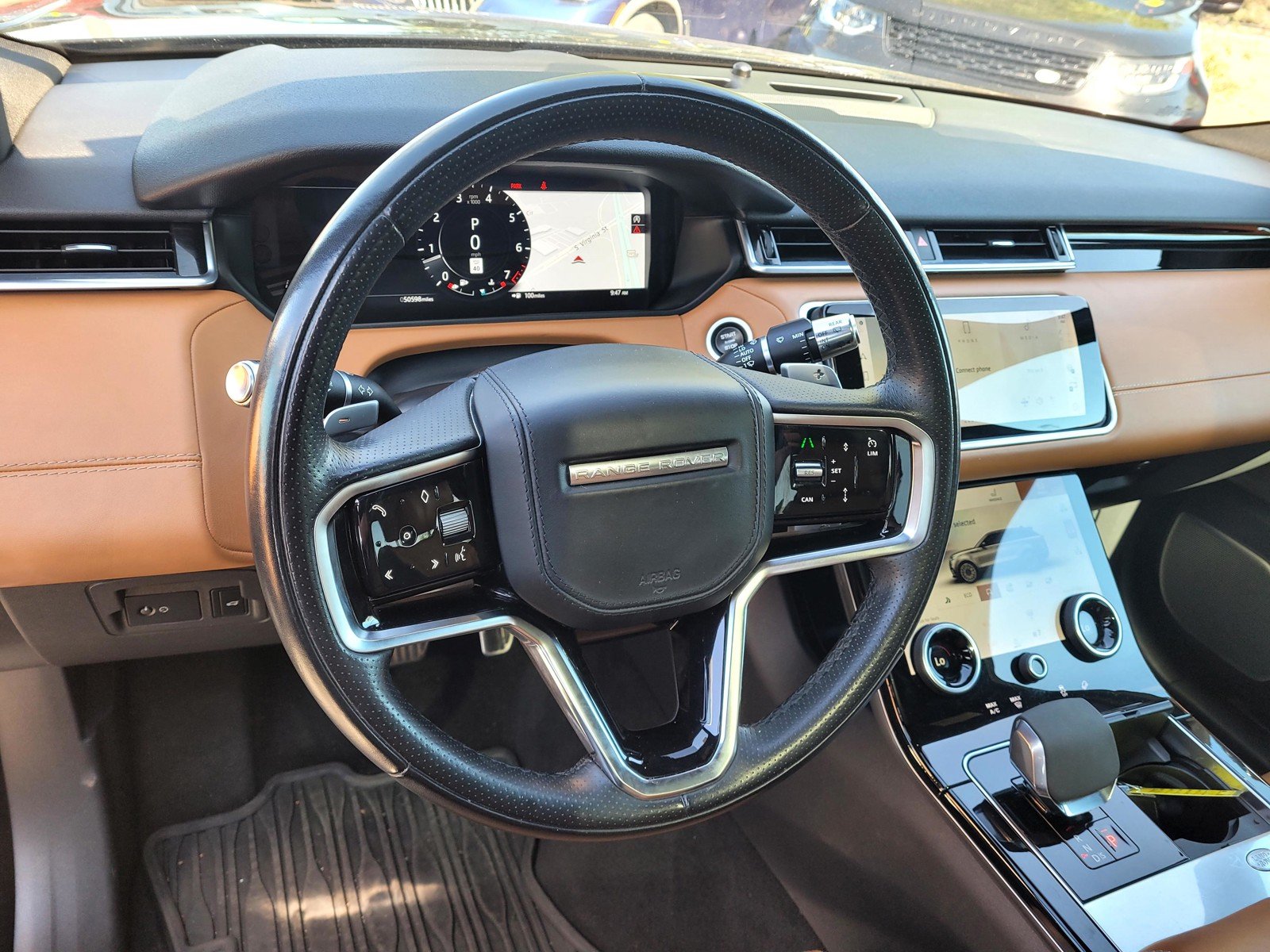 Used 2021 Black Land Rover R-Dynamic HSE image 9