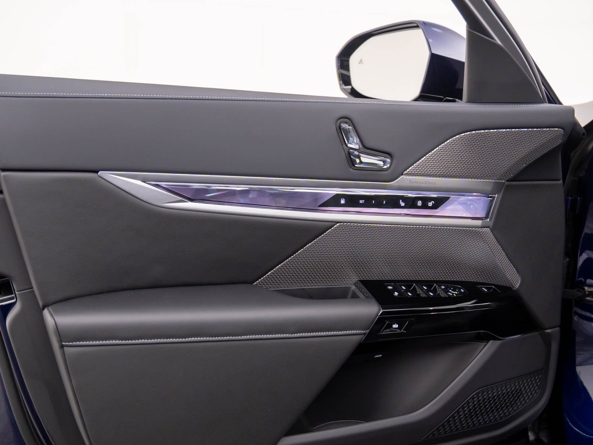 New 2026 Tanzanite Blue II Metallic BMW 750e xDrive image 13