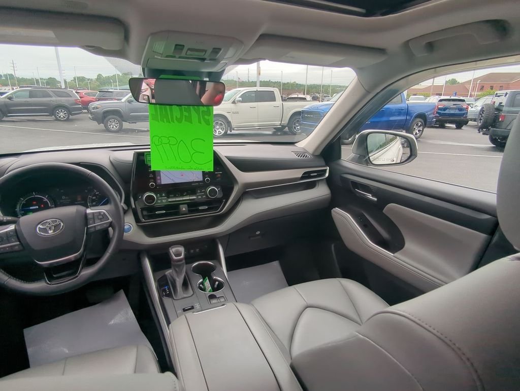 Used 2021 White Toyota XLE image 11