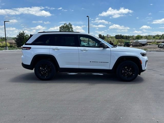 New 2026 Bright White Clear-Coat Exterior Paint Jeep Altitude image 6