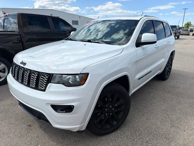 Used 2018 Jeep Grand Cherokee Altitude with VIN 1C4RJFAG8JC112936 for sale in Standish, MI
