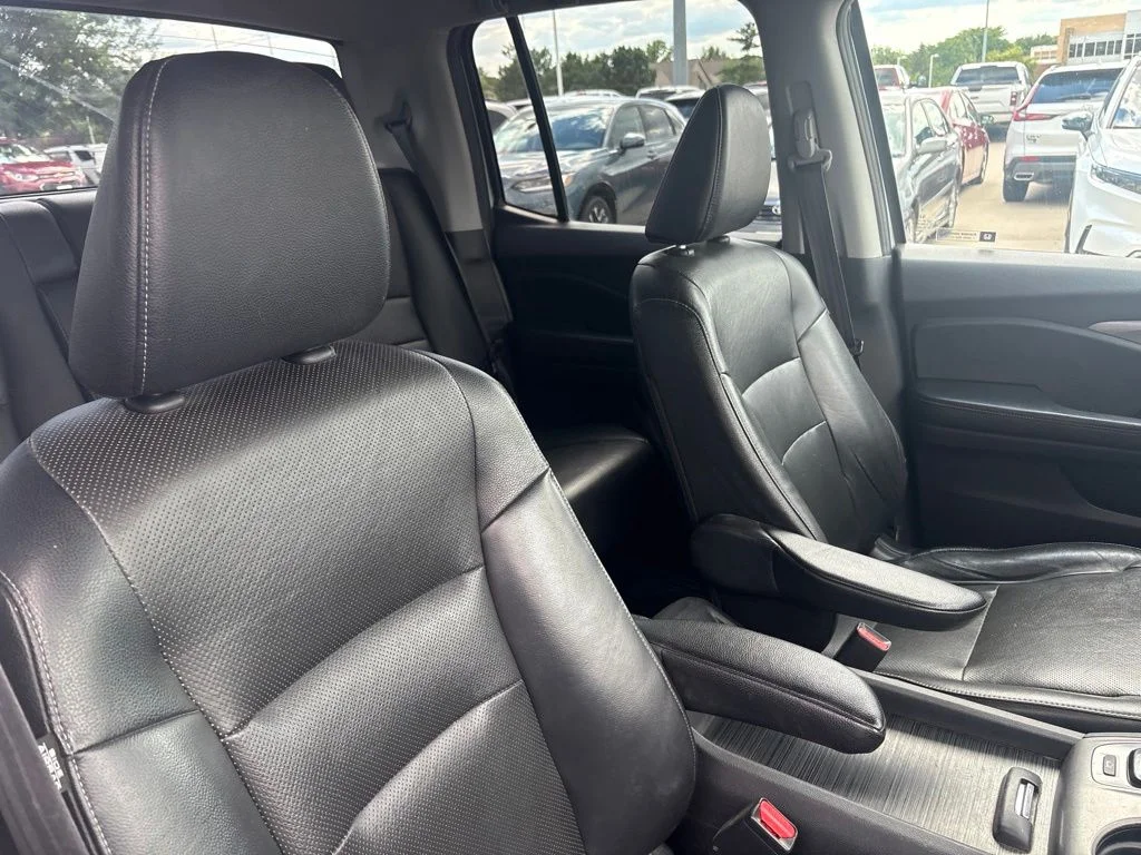 Used 2017 Silver Honda RTL-T image 26
