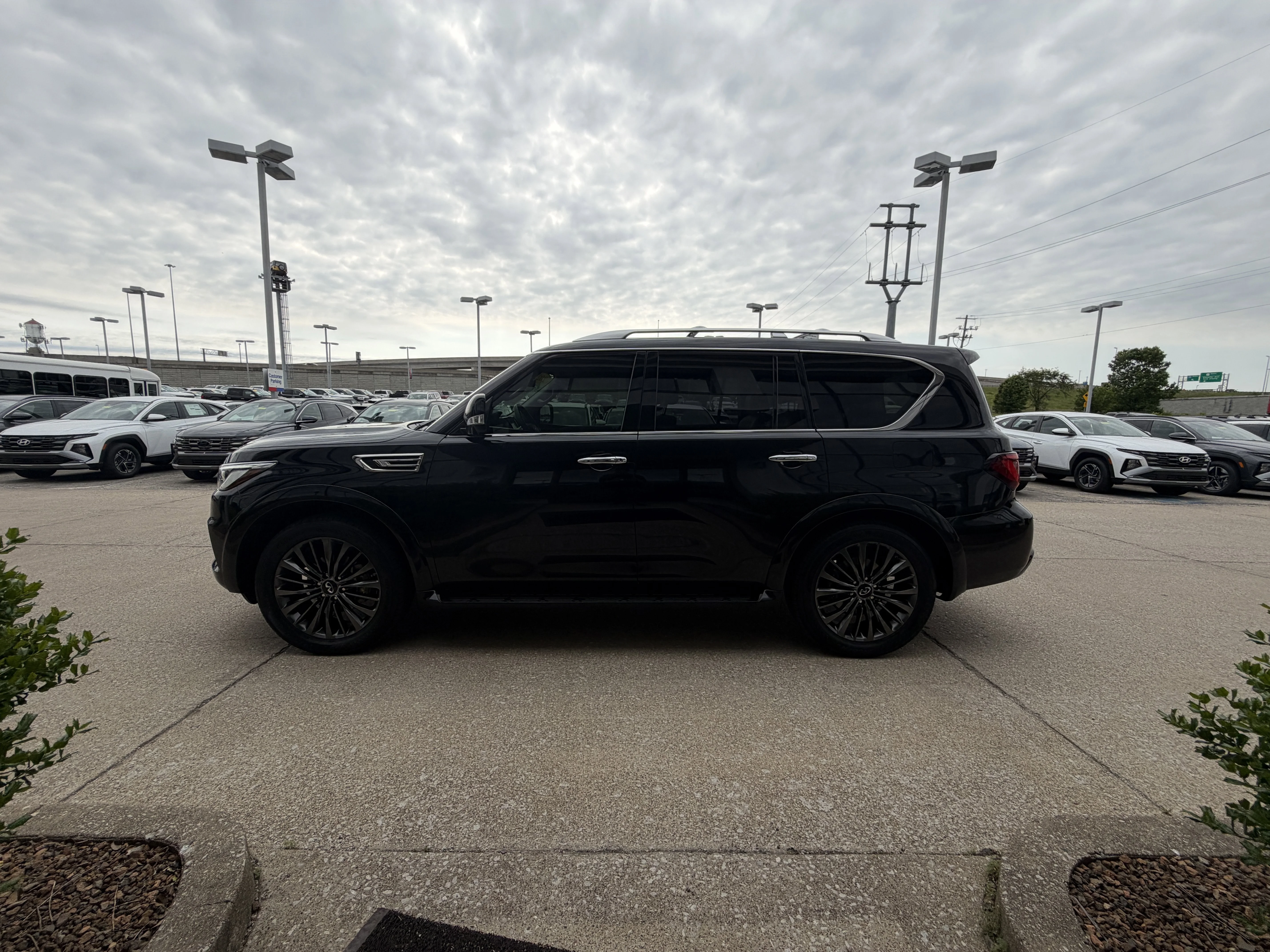 Used 2021 Mineral Black INFINITI Premium Select image 16