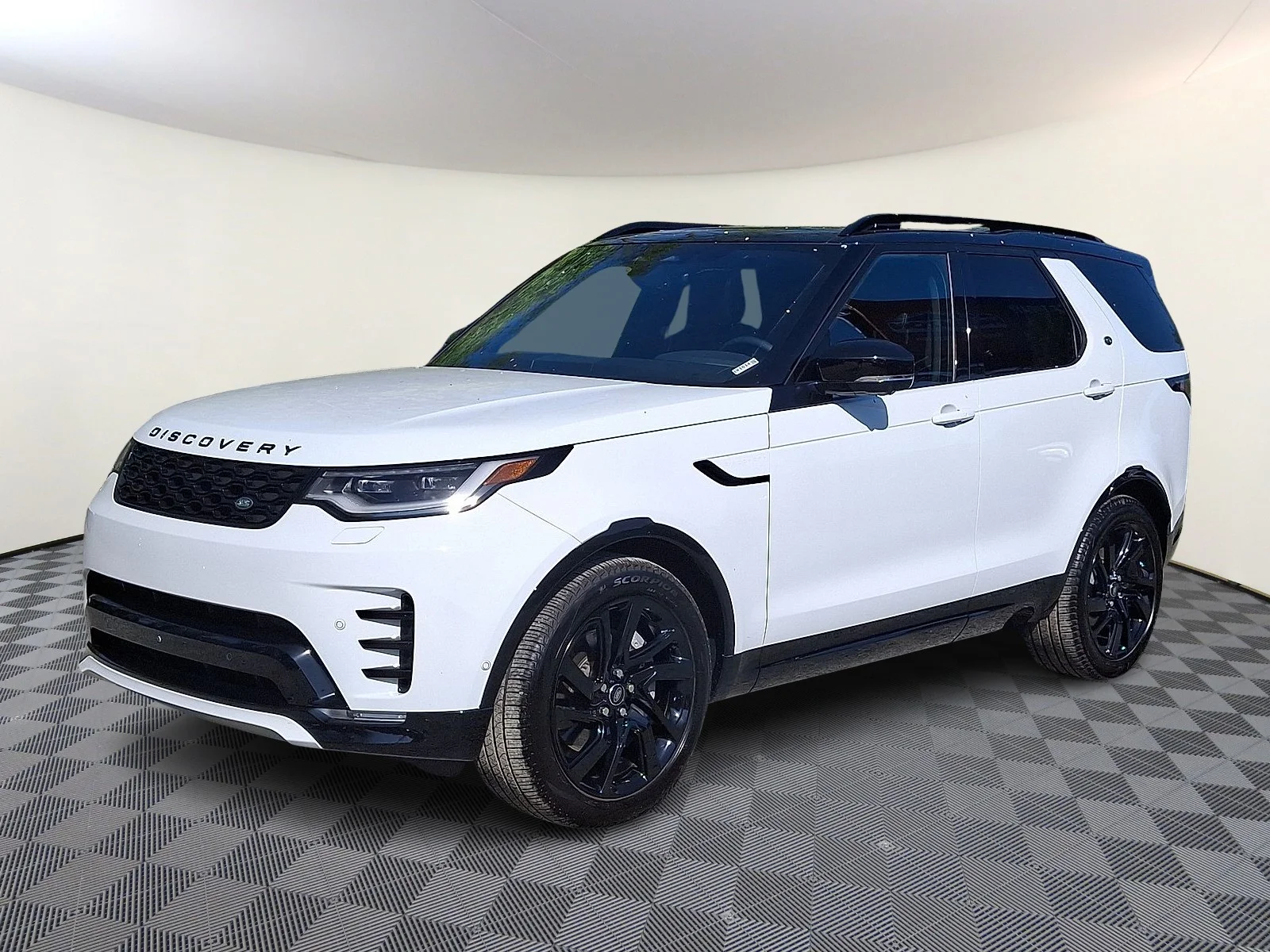 2025 Land Rover Discovery P300 Dynamic SE's photo