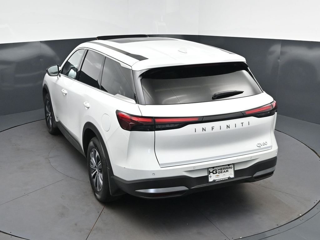 Certified Used 2026 White INFINITI PURE image 34