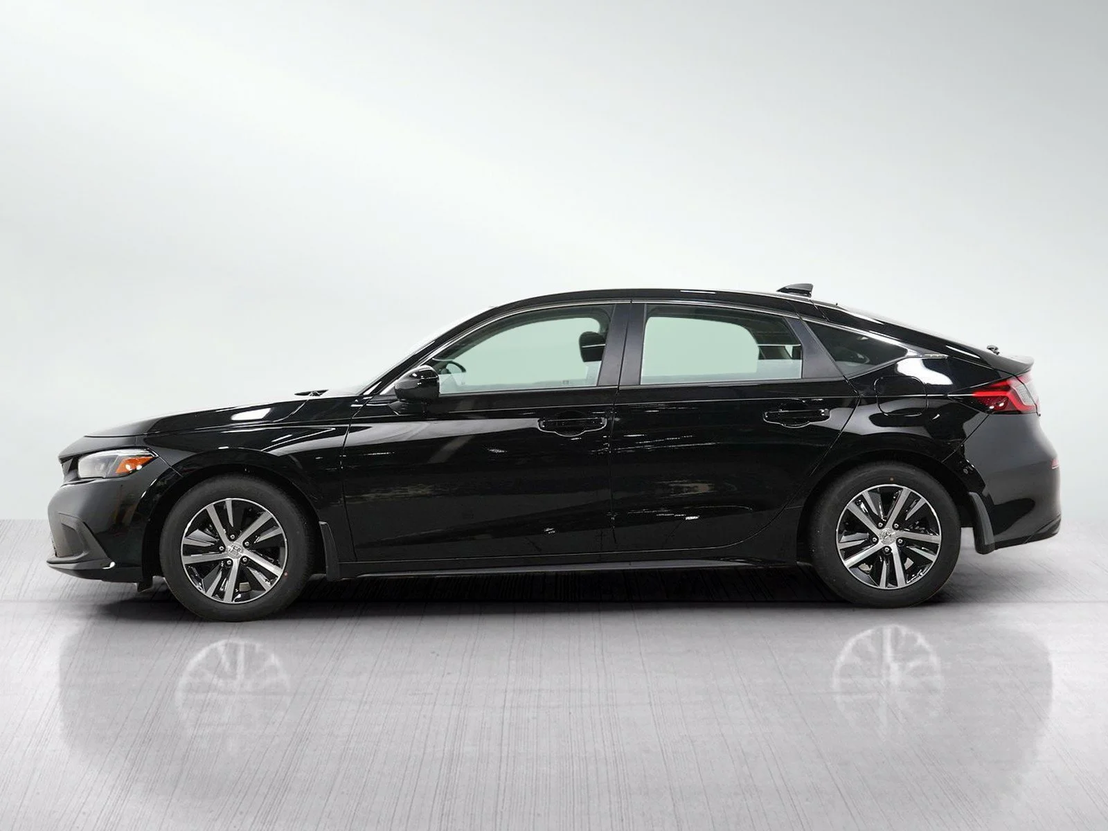 Used 2024 Honda Civic Hatchback LX with VIN 19XFL2H5XRE013694 for sale in Burnsville, Minnesota