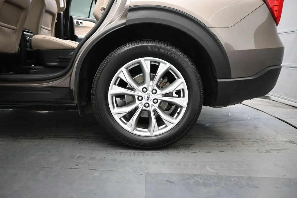 Used 2021 Gray Ford XLT image 22