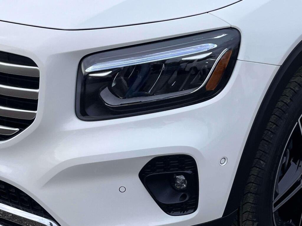 New 2026 Polar White Mercedes-Benz GLB 250 image 13