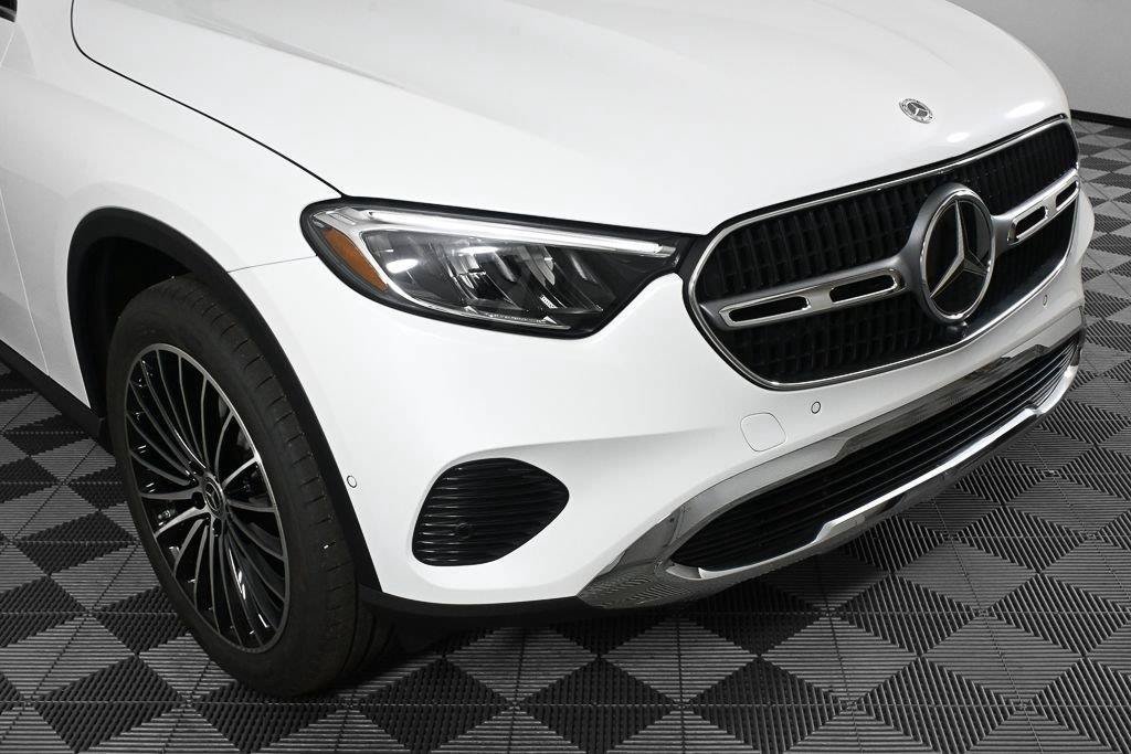 New 2027 MANUFAKTUR Moonlight White Metallic Mercedes-Benz GLC 300 image 72