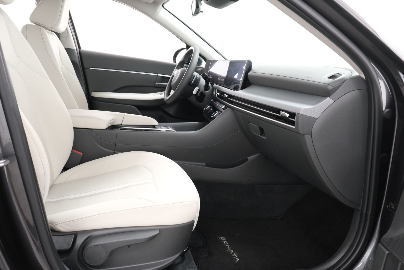 Used 2025 Portofino Gray Hyundai SEL image 38