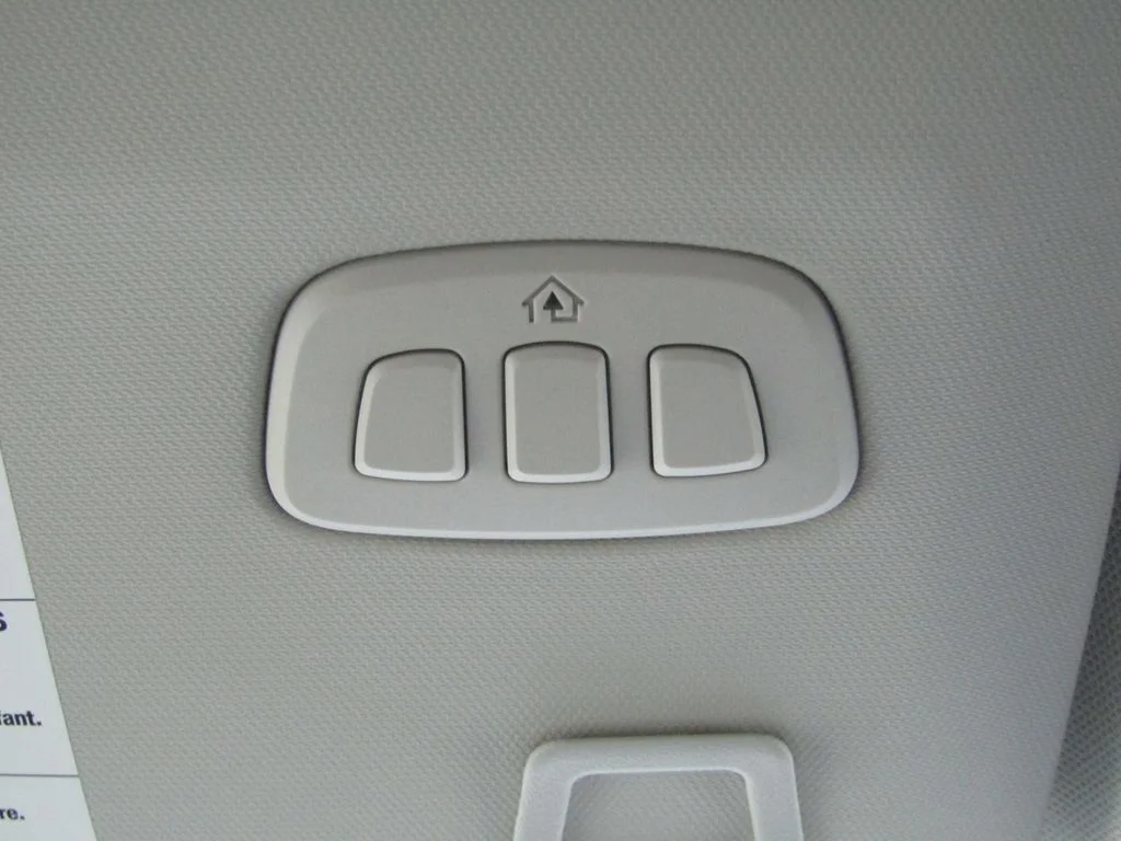 Used 2025 Star White Ford Premium image 32