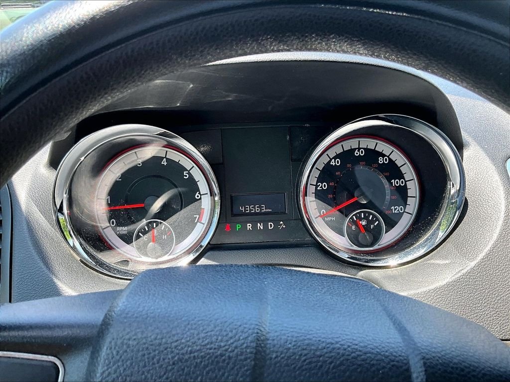 Used 2015 Red Dodge SXT image 8