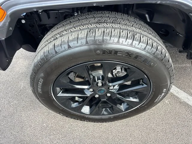 Used 2025 Gray Jeep Sahara 4xe image 32