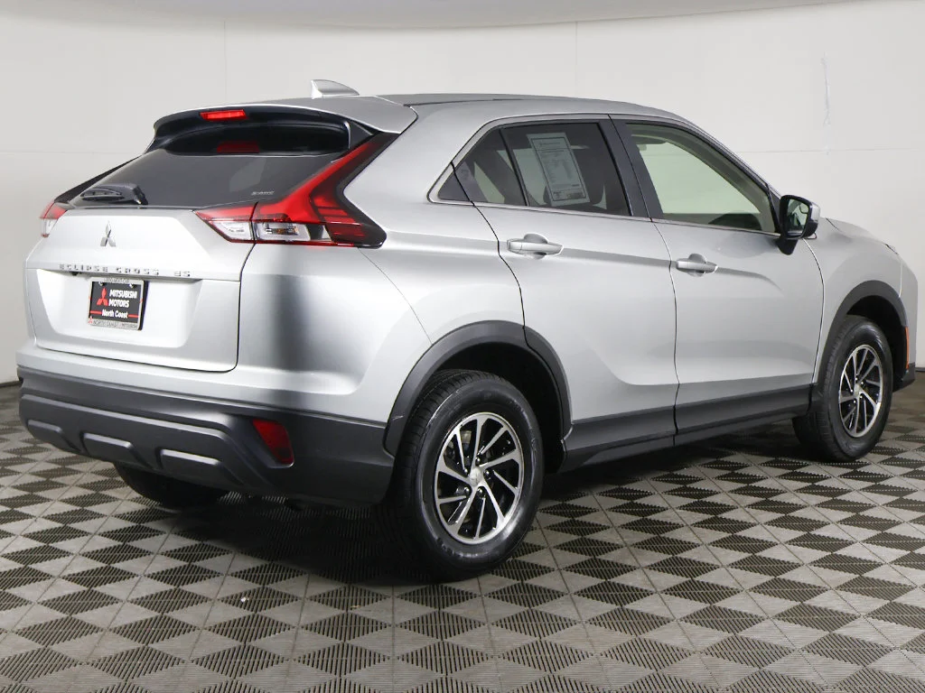 Used 2024 Silver Mitsubishi ES image 8