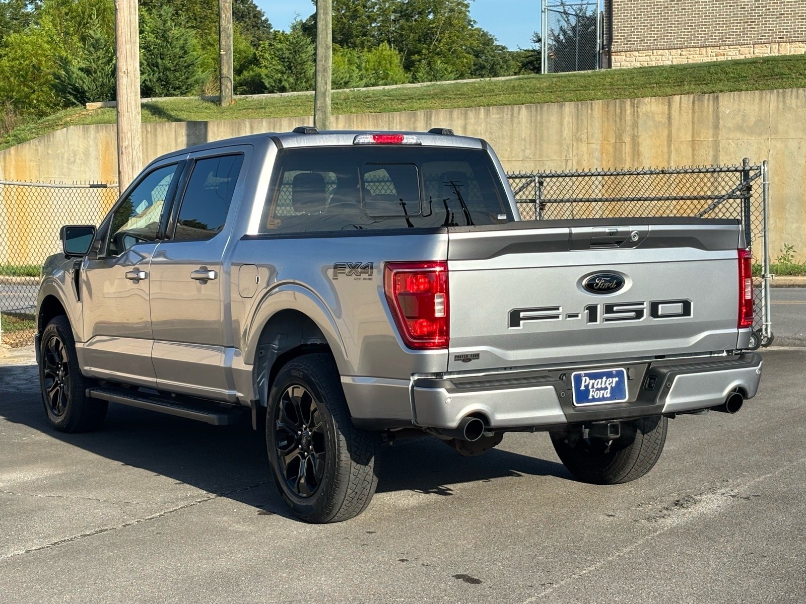 Used 2023 Iconic Silver Ford XLT image 3
