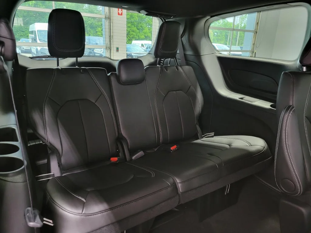 New 2027 White Chrysler LX image 10