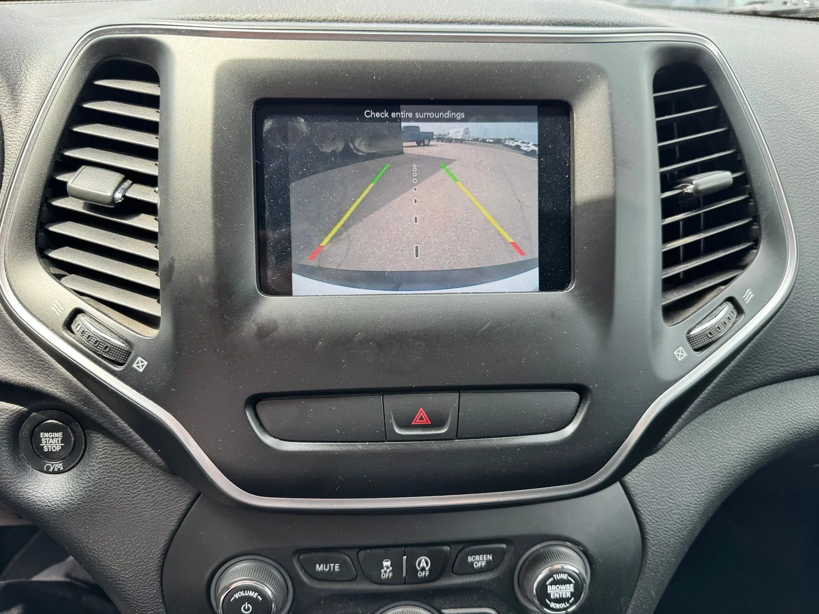 Used 2019 White Jeep Latitude Plus image 11