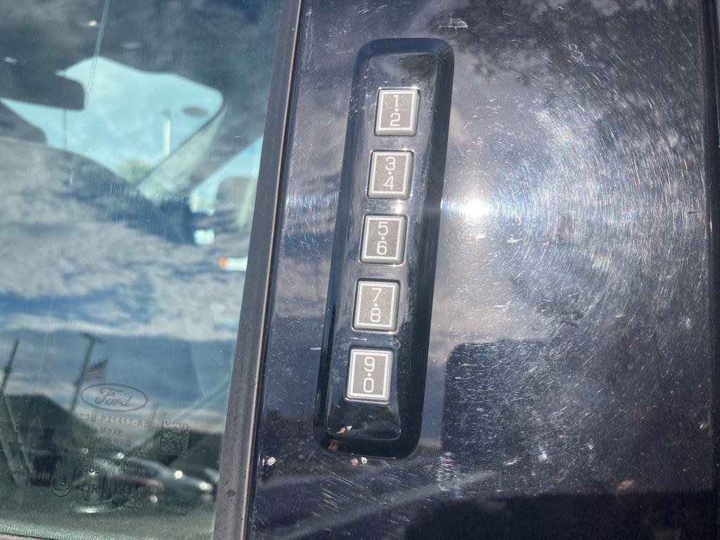 Used 2023 Black Metallic Ford XLT image 6