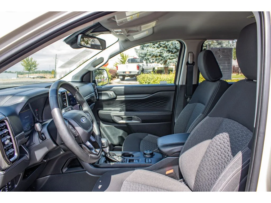 Used 2025 Desert Sand Ford XLT image 29