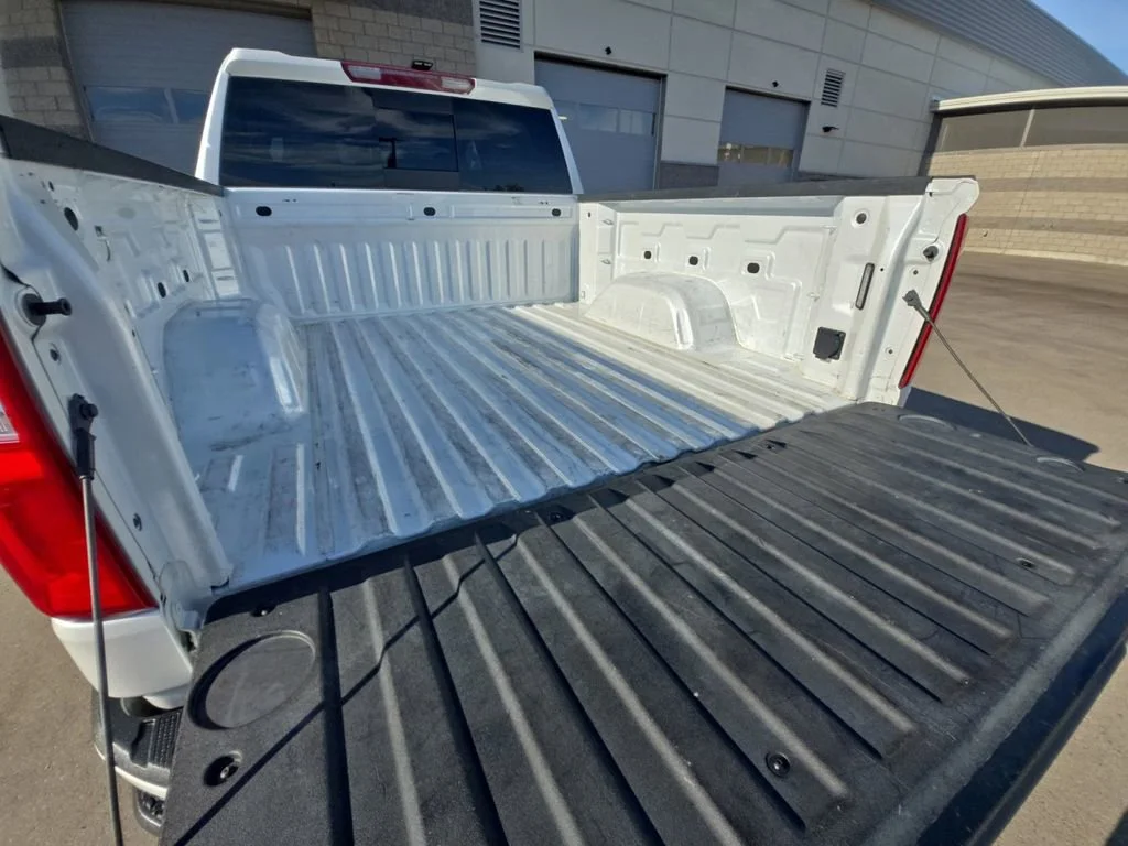 Used 2019 IRIDESCENT PEARL TRICOAT Chevrolet RST image 16