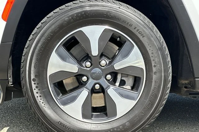 Used 2024 White Jeep 4xe image 34