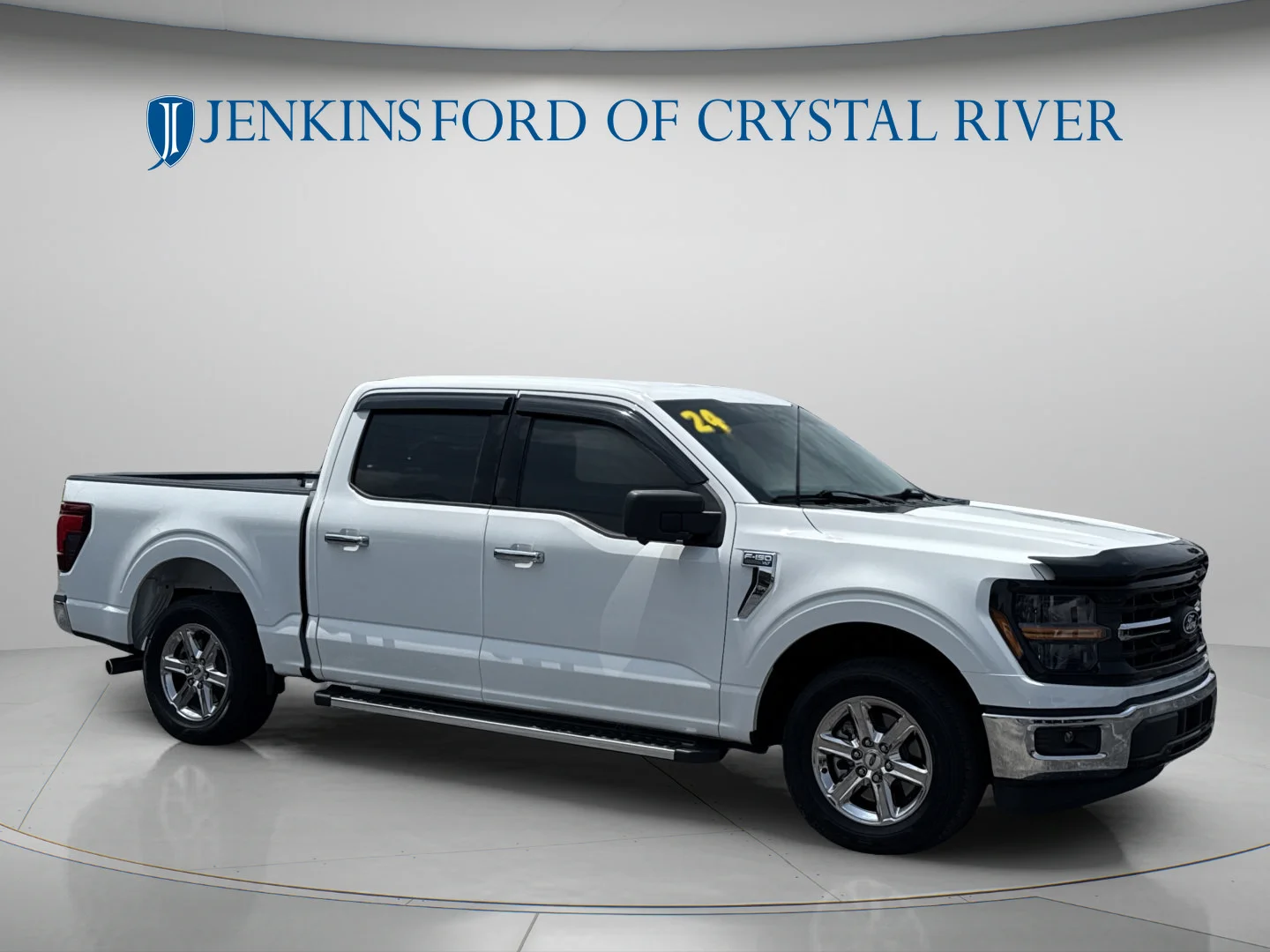 Used 2024 Oxford White Ford XLT image 2