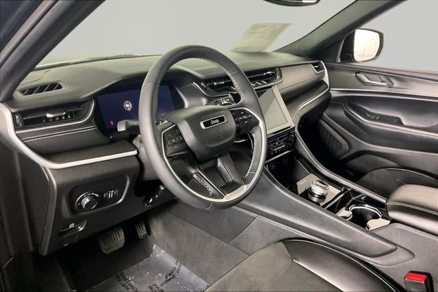 Used 2023 Black Jeep Altitude image 16