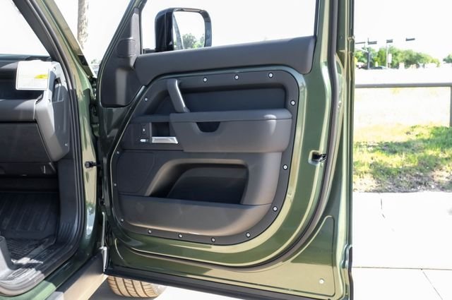 New 2026 Woolstone Green Metallic Land Rover X-Dynamic SE image 52