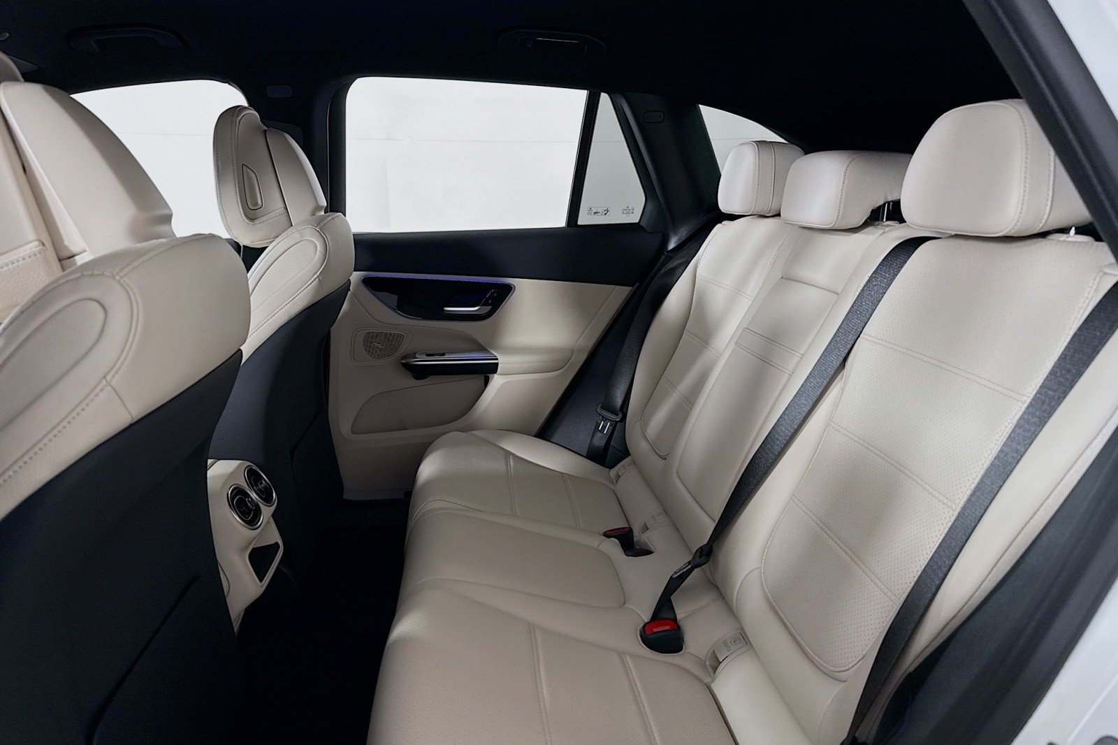 New 2026 Polar White Mercedes-Benz GLC 300 SUV image 7