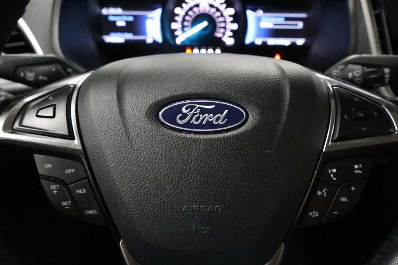Used 2024 Iconic Silver Ford SEL image 14