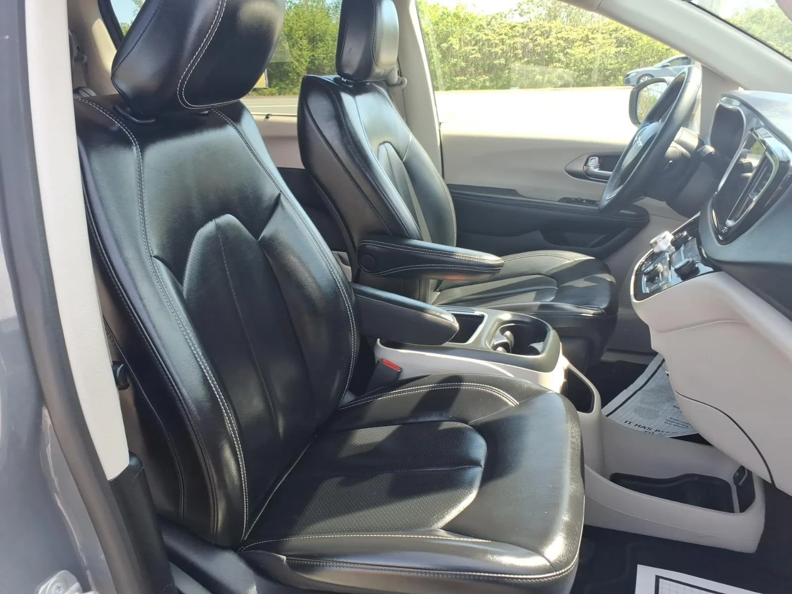 Used 2023 Gray Clearcoat Chrysler Touring L image 17