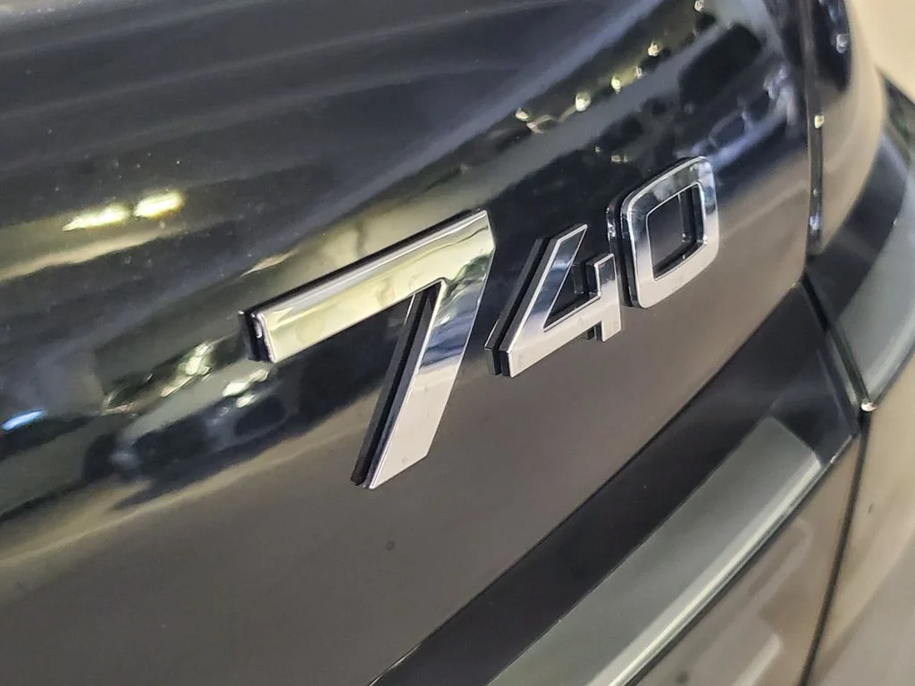 New 2027 BMW Individual Two-Tone Oxide Grey Metallic with Black Sapphire Metallic BMW  image 6