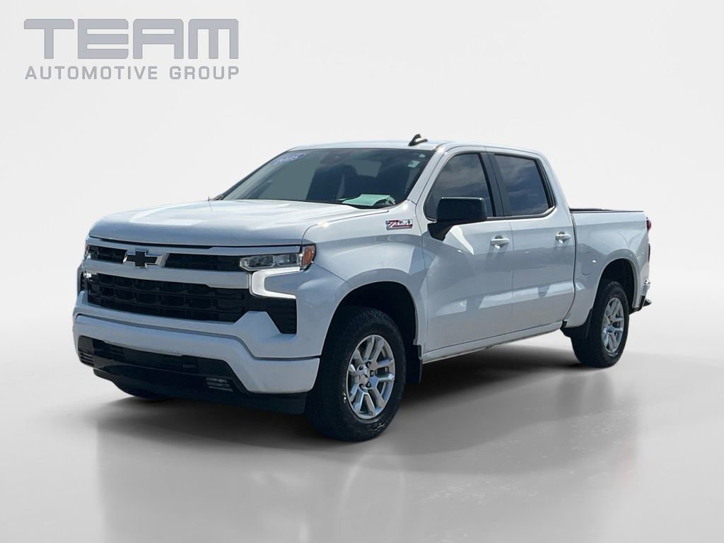 Used 2025 Summit White Chevrolet RST image 3