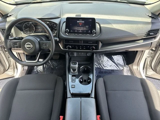 Used 2024 Silver Nissan S image 9