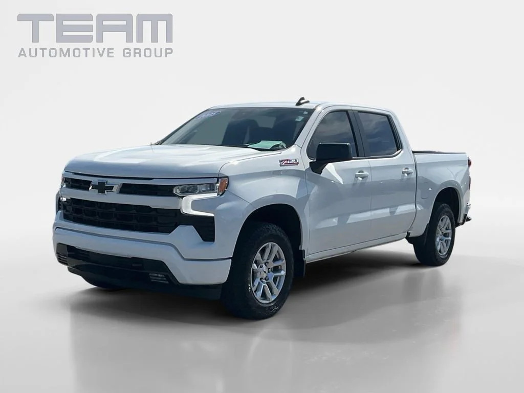 Used 2025 Summit White Chevrolet RST image 3