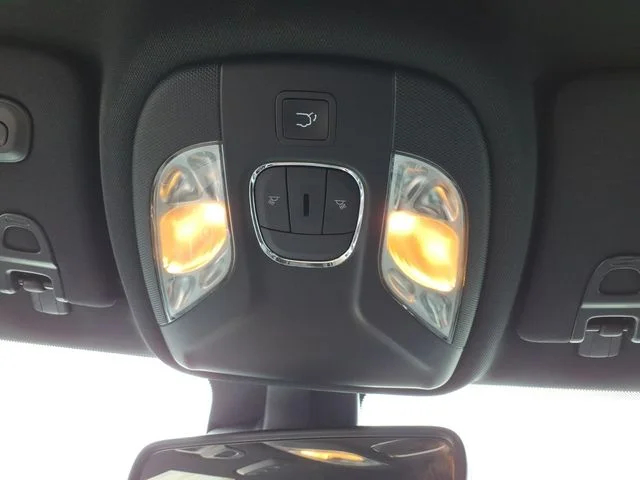 Used 2022 Silver Jeep Latitude image 31