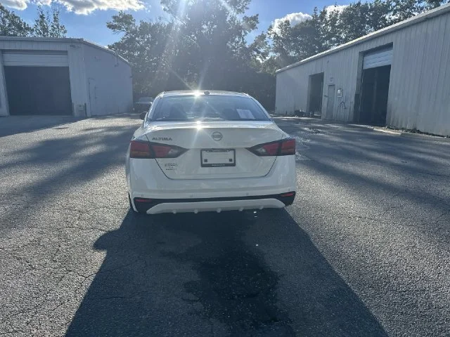 Used 2025 White Nissan 2.5 SV image 6