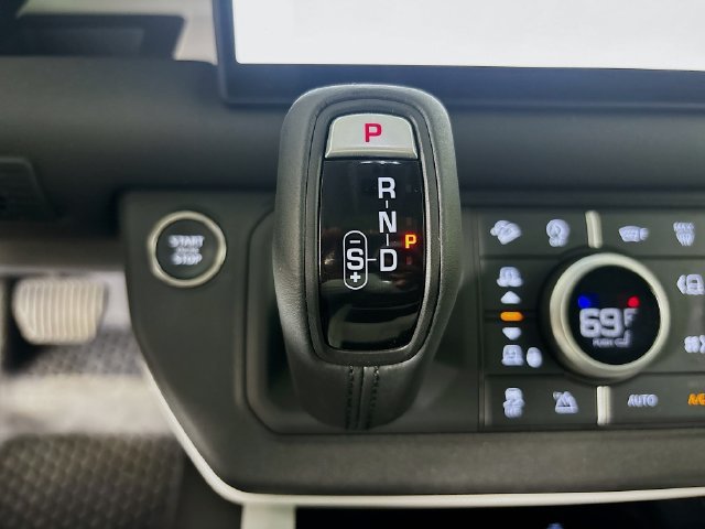 Used 2025 Blue Land Rover S image 17