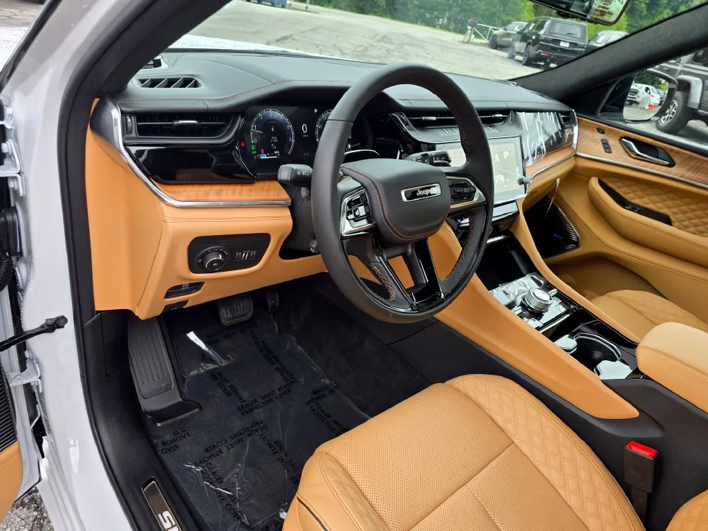 New 2027 White/off-white Jeep Summit image 24